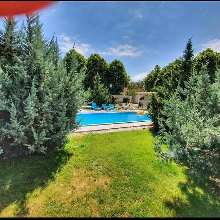 Tranzzit Airport Apartment II Отопени Екстериор снимка