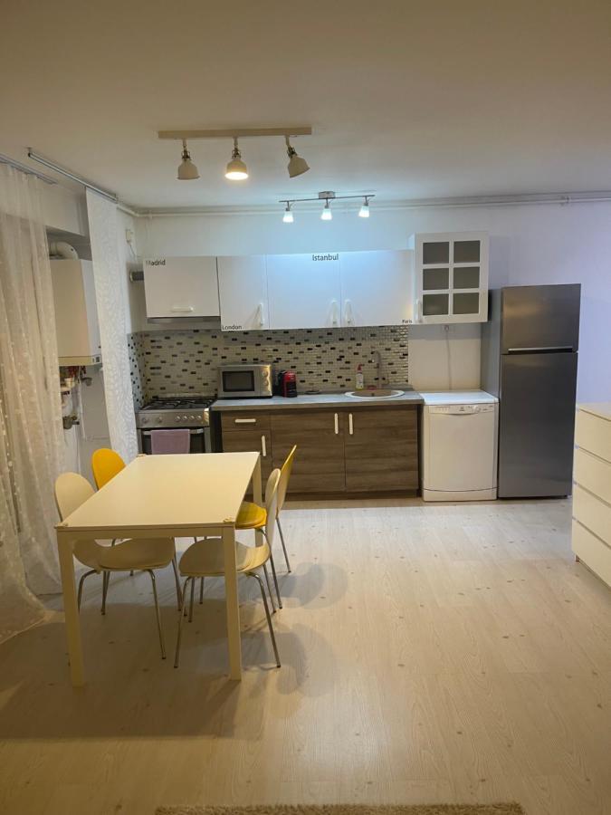 Tranzzit Airport Apartment II Отопени Екстериор снимка