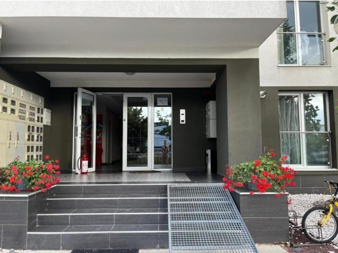 Tranzzit Airport Apartment II Отопени Екстериор снимка