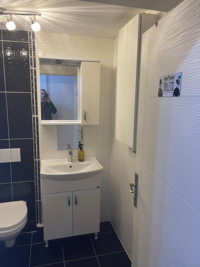Tranzzit Airport Apartment II Отопени Екстериор снимка