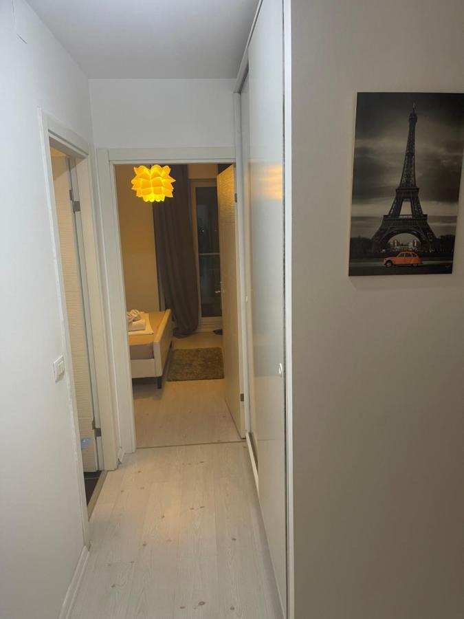 Tranzzit Airport Apartment II Отопени Екстериор снимка